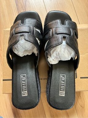 IDIFU Black Men’s Textured Slide Sandals